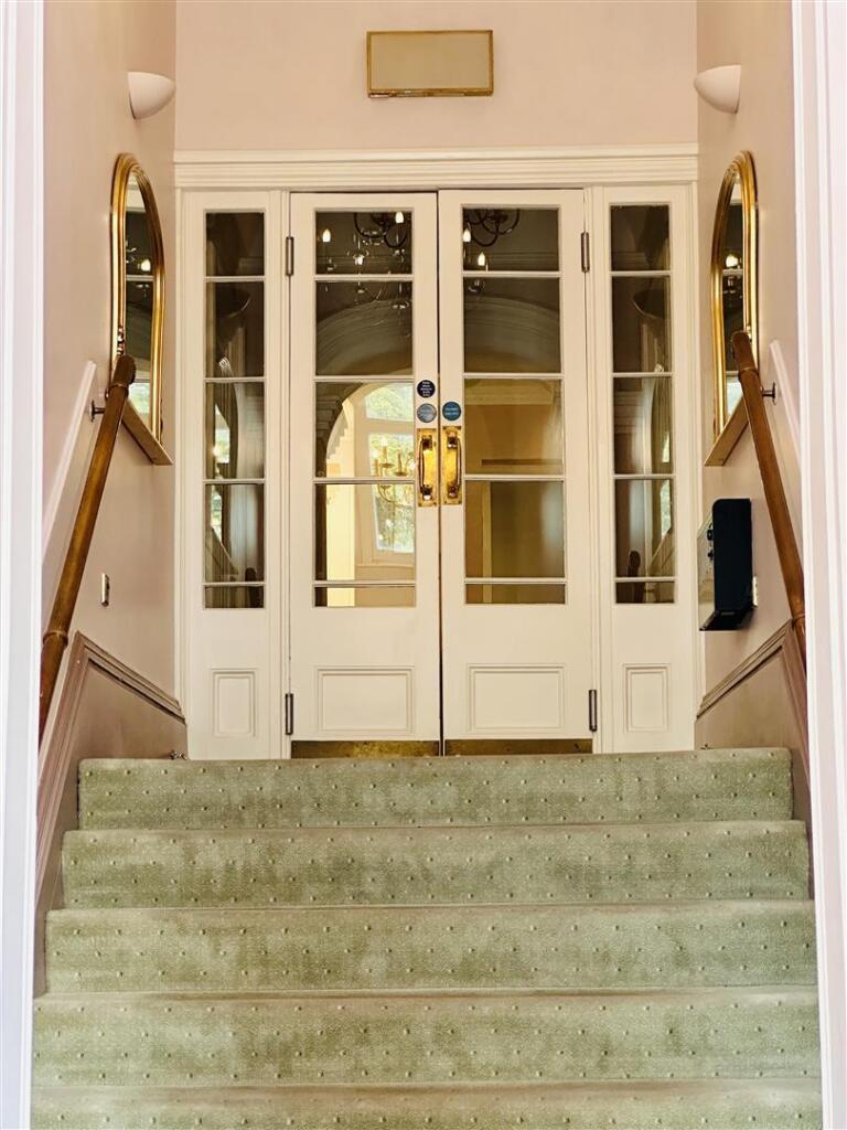 Communal Entrance and Lift