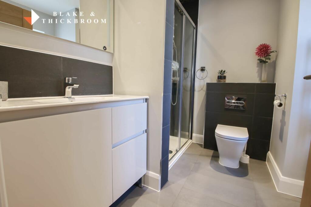 EN SUITE SHOWER ROOM