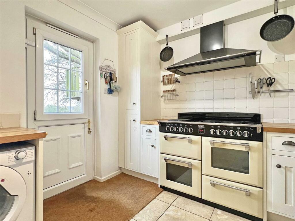 Kitchen e.jpg