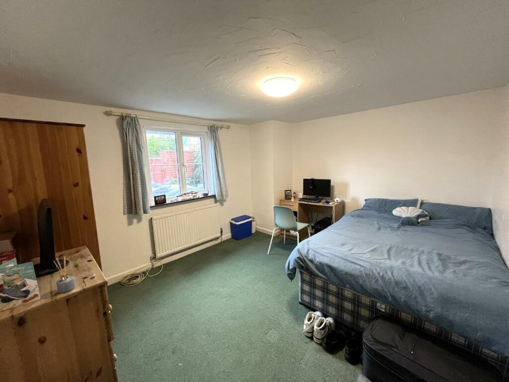 Bedroom 1.JPG
