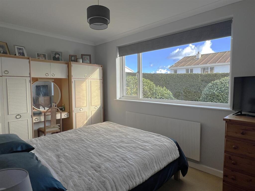 Bedroom: