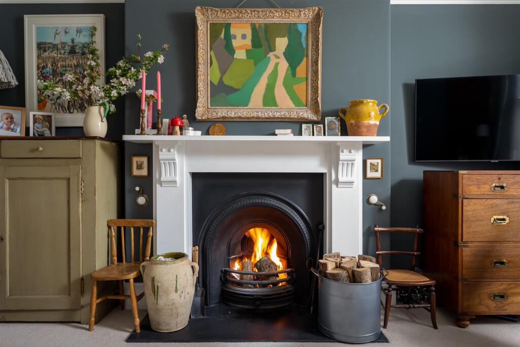 11 - 4 Victoria Road - GL7 1EN - Web.jpg