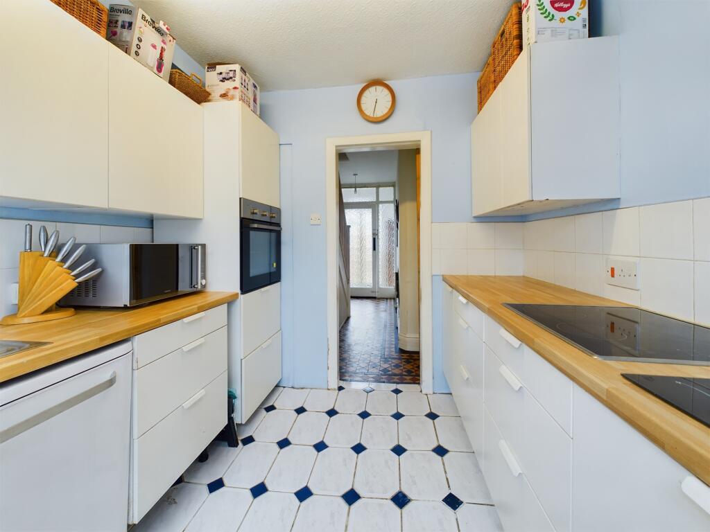 CAM05192G0-PR0004-STILL010