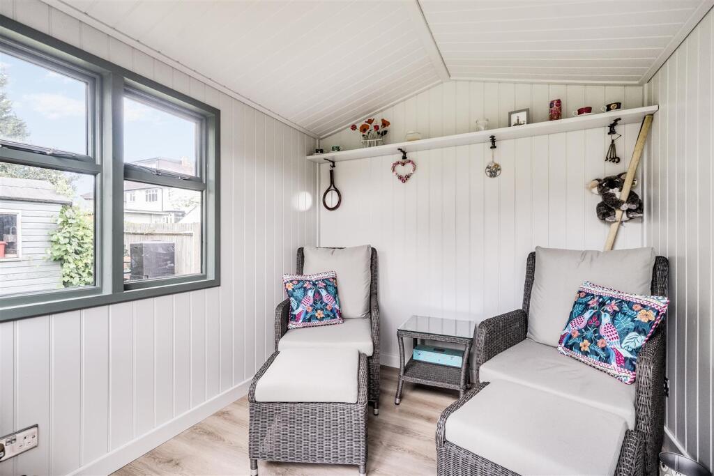 snug  garden room.jpg