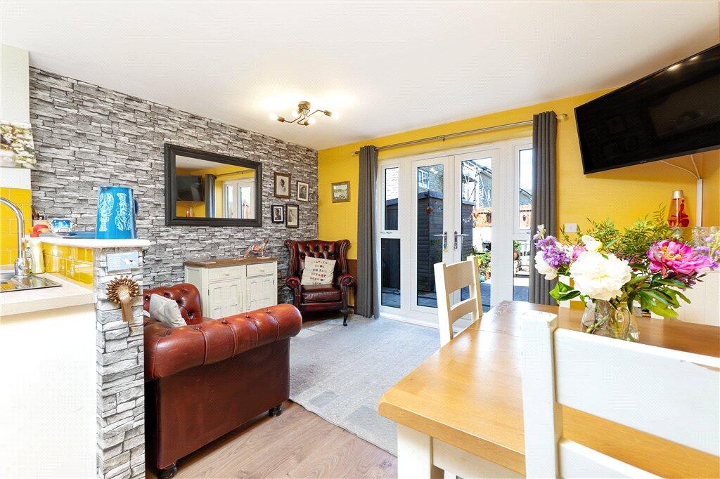 Dining/Sitting Area