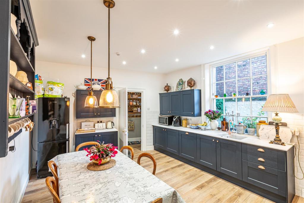 Dining Kitchen
