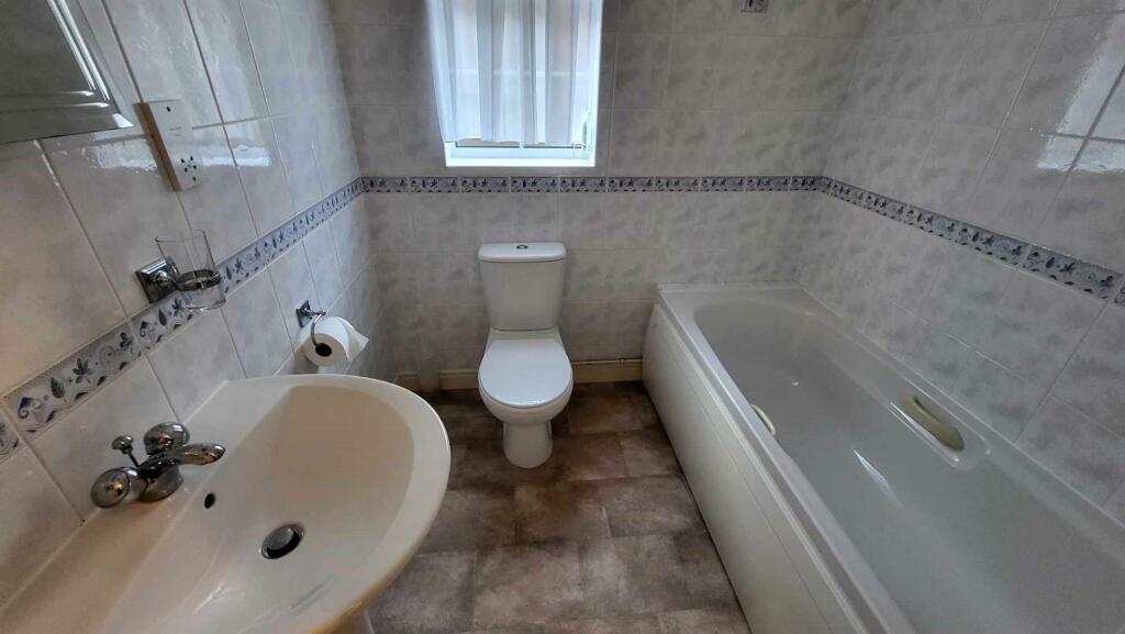 Bathroom (L Shaped)