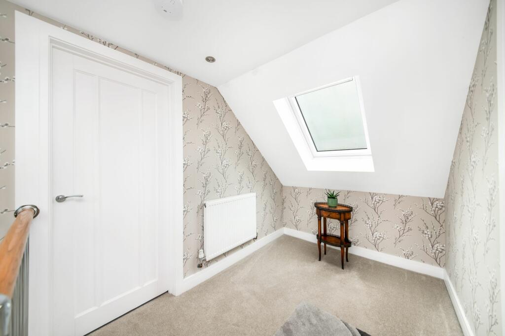 FIRST FLOOR LANDING