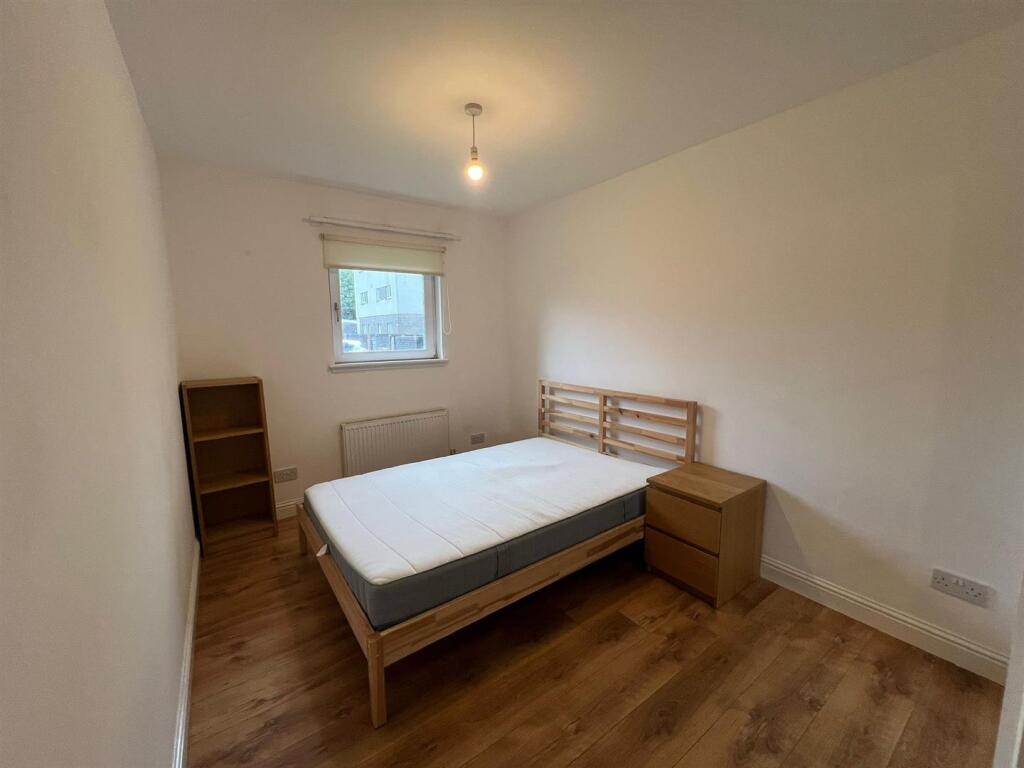 Bedroom 1.jpg