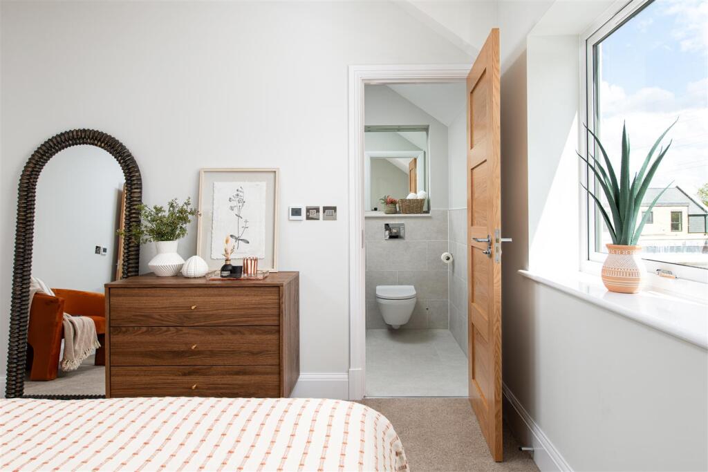 Bedroom1_3.jpg