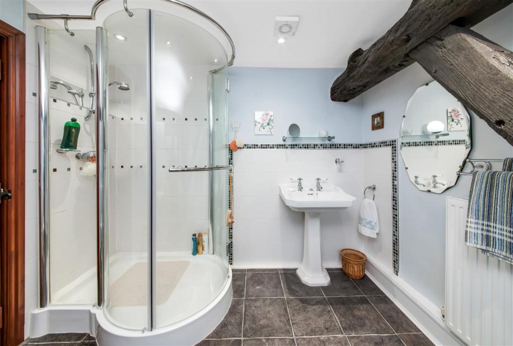 EN-SUITE BATHROOM TO BEDROOM ONE