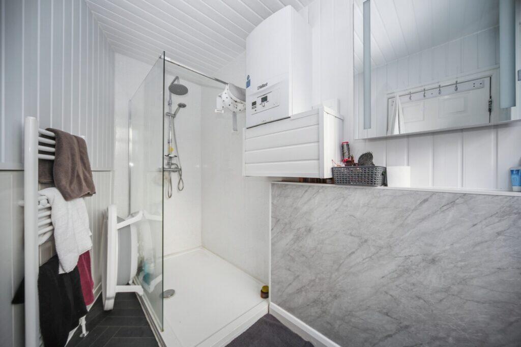 Westminster Road - Bathroom