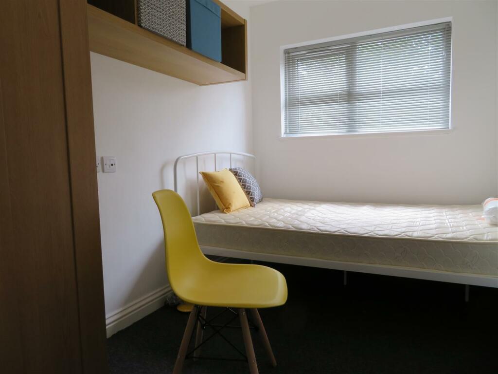 1 Stansted Road Bed3.JPG