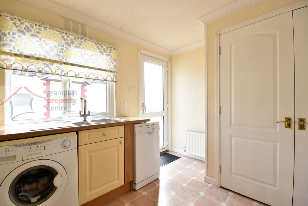 kitchen 2 .JPG