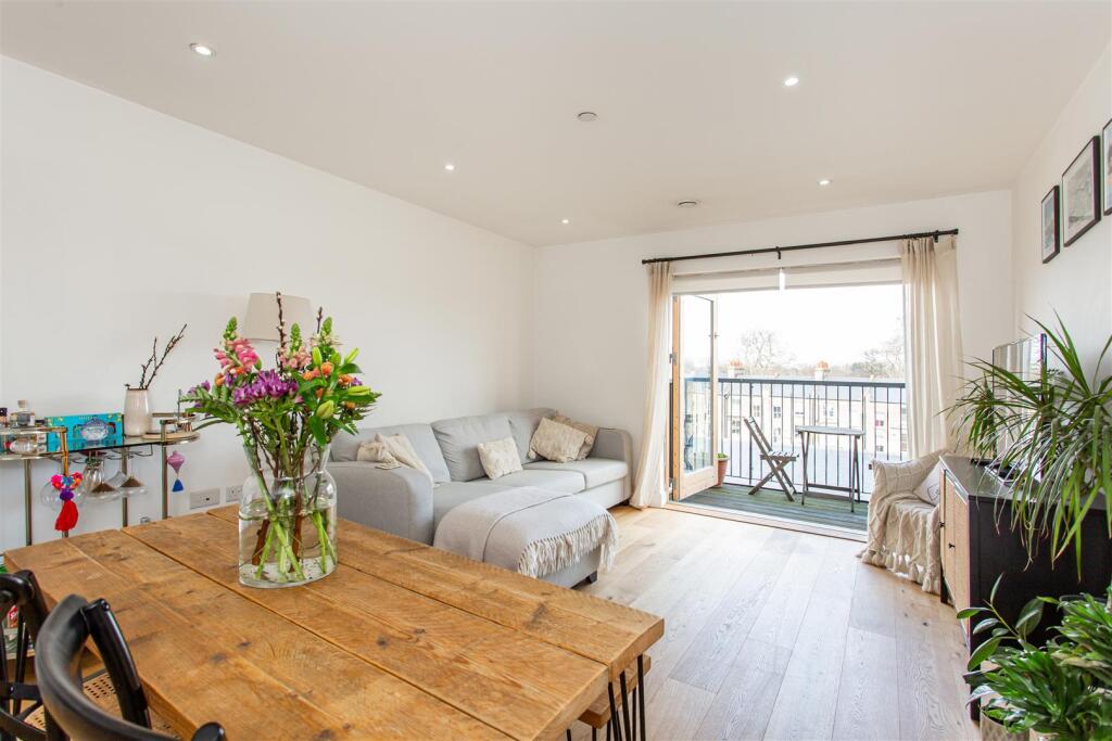 Reception/Dining Area