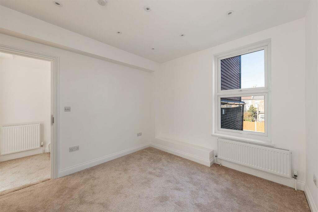 South Esk Road, E7