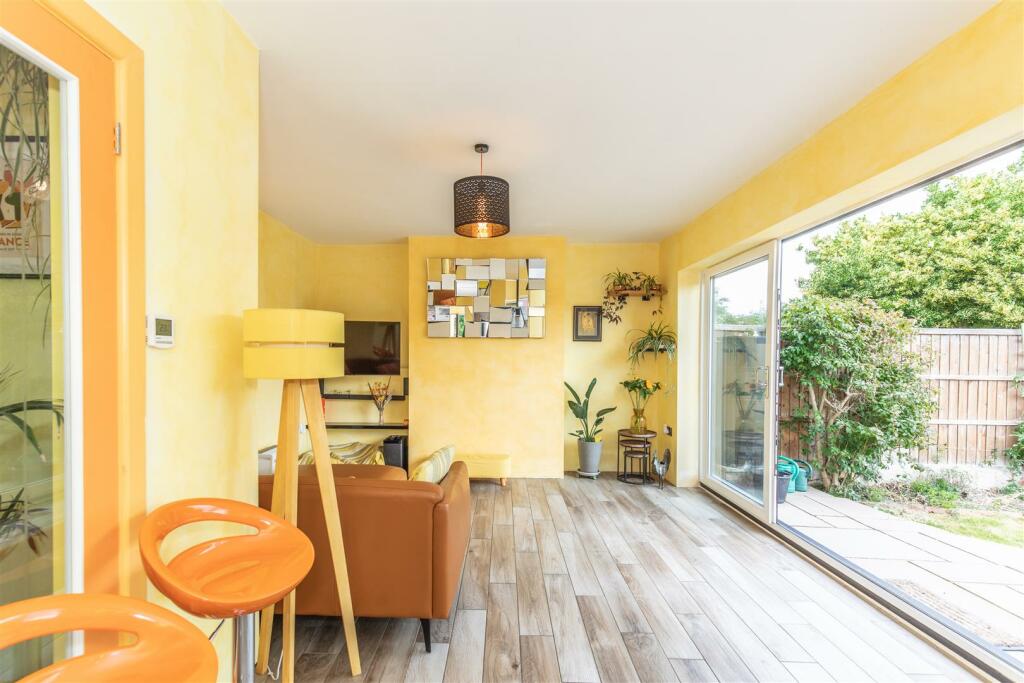 KITCHEN &amp; FAMILY ROOM