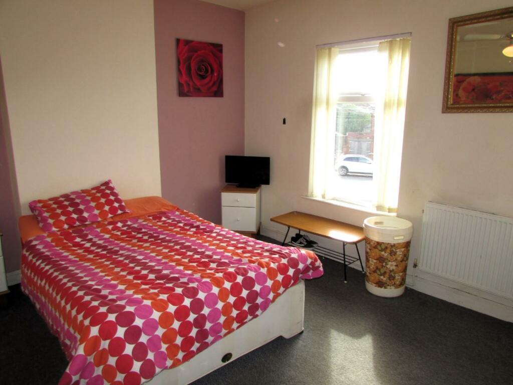 Deanway6bed1.JPG