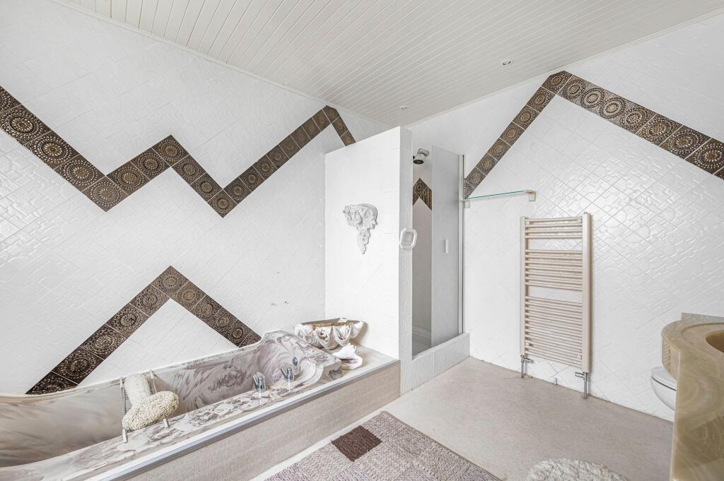 En-suite Bathroom