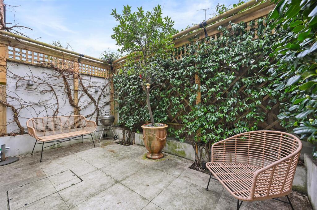 Southerton Road - Garden