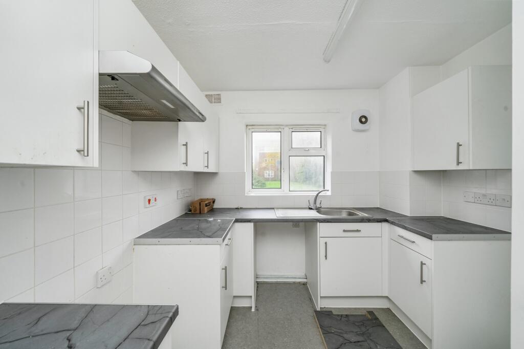 Flat 77 New Road, Datchet, Slough,SL3 9JA