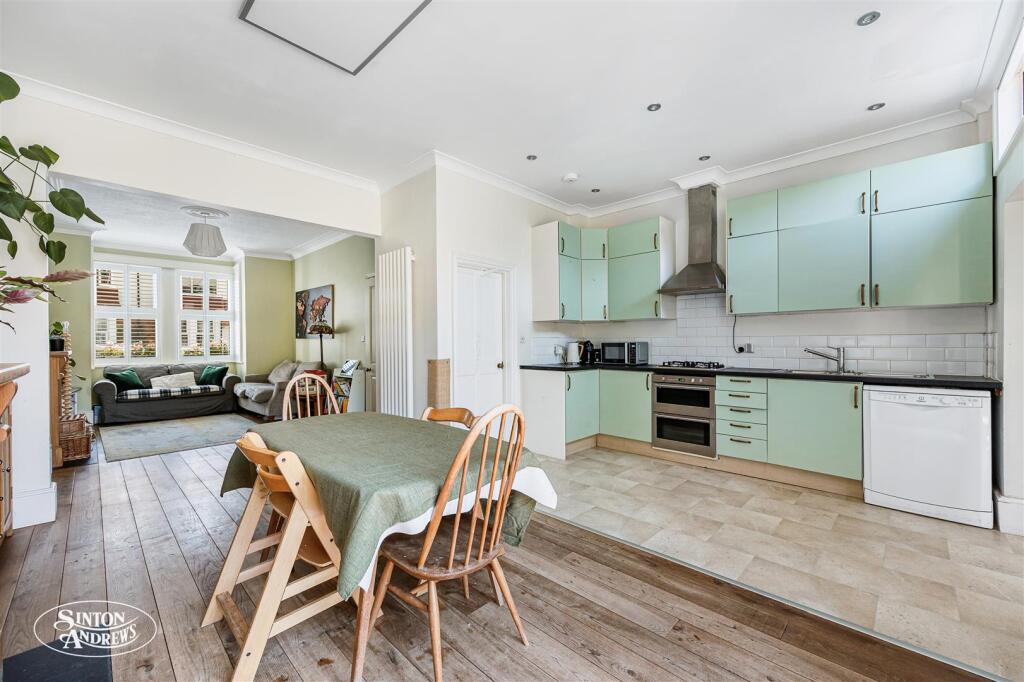 85 Camborne Avenue-6.jpg