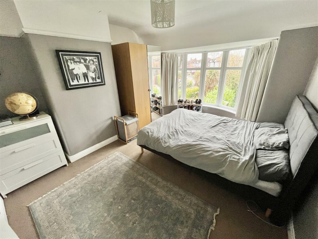 Bedroom 1.jpg