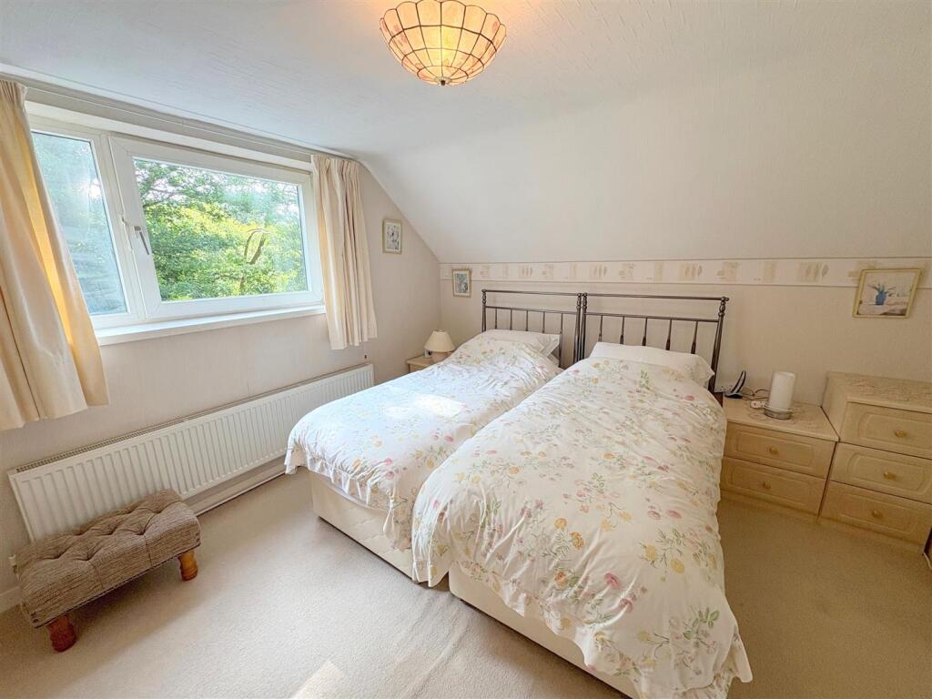Bedroom 2b.jpg