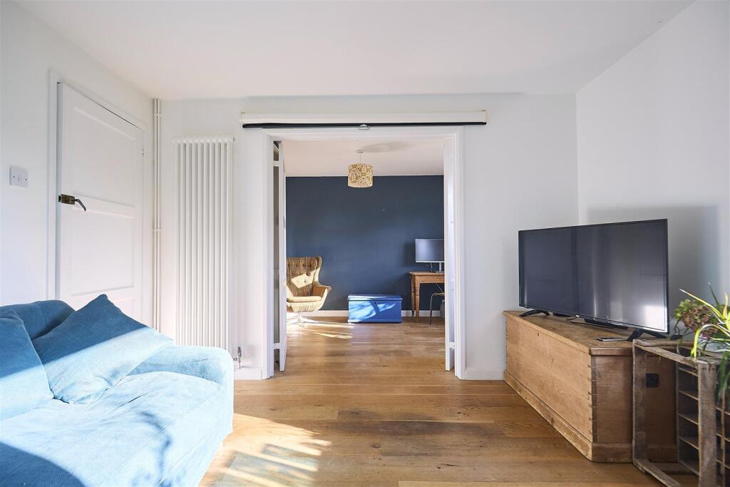 14 Heath View 3.jpg