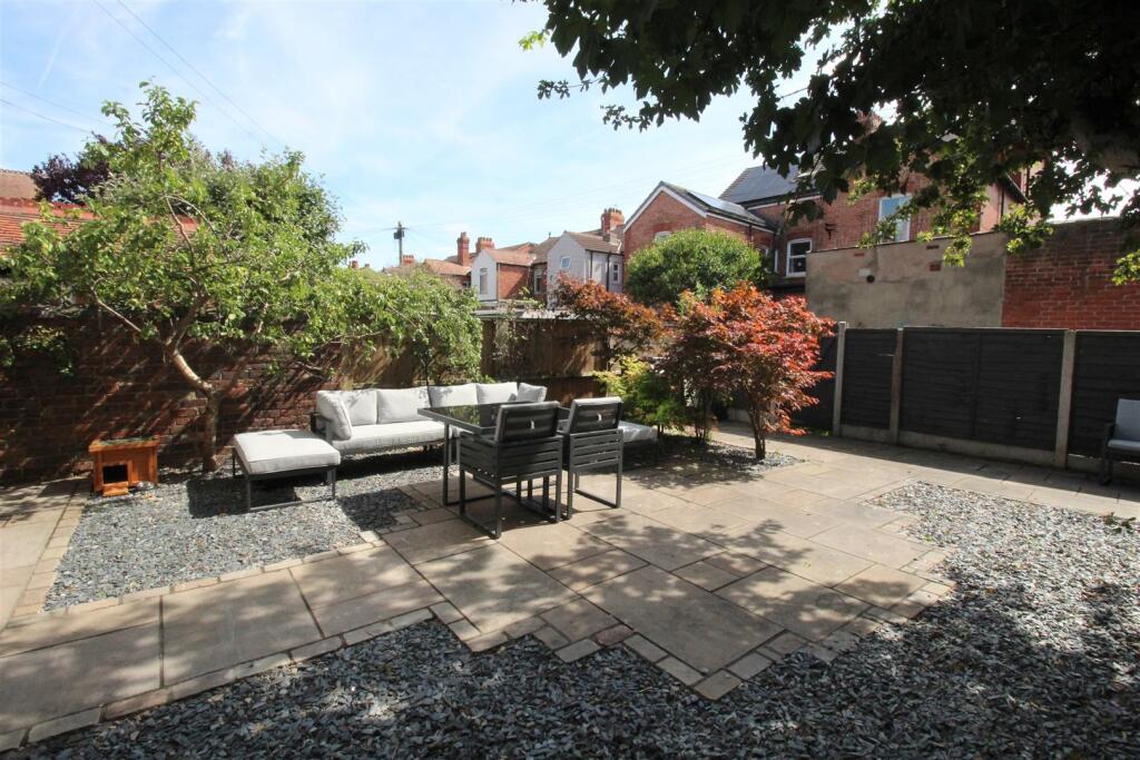 Park Rd, 50A, outside 2.JPG