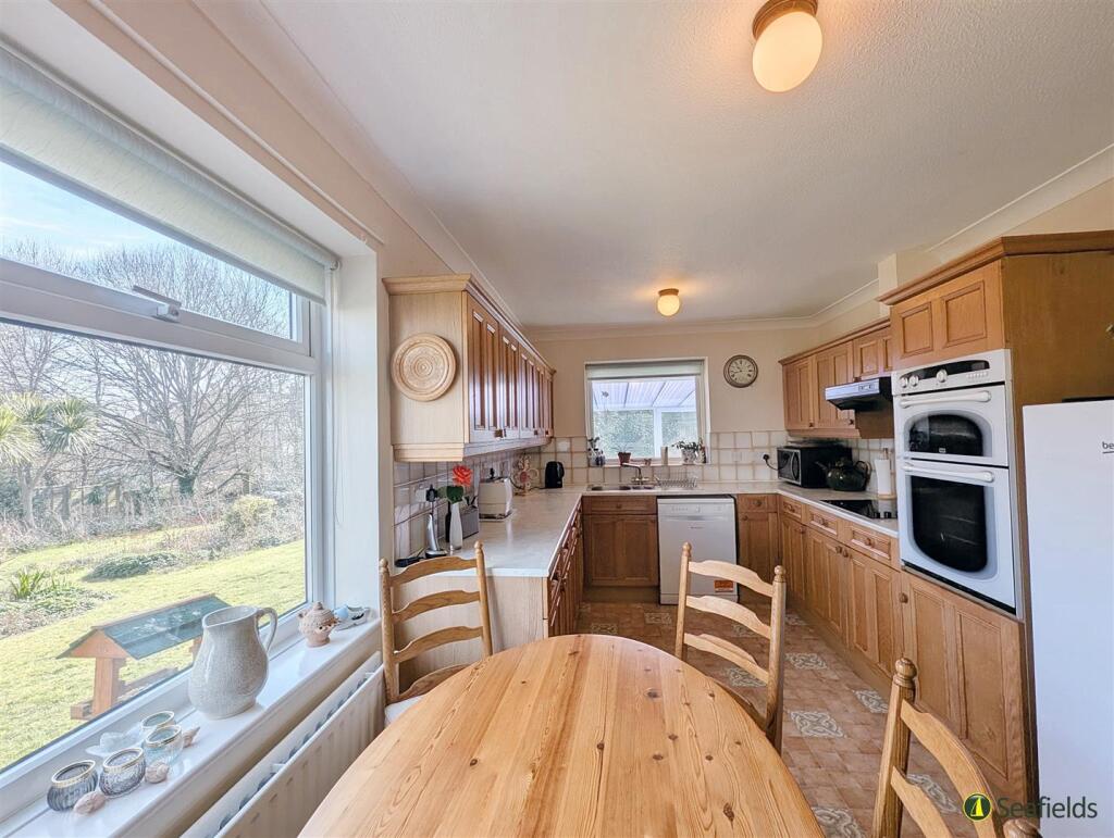 Kitchen...jpg