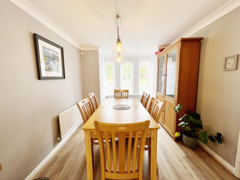 Dining Area 1.jpg