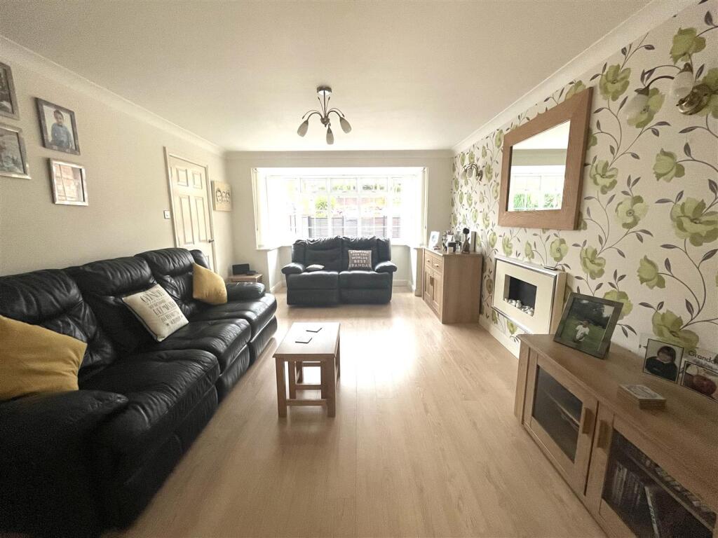 THORN CLOSE LOUNGE.jpeg