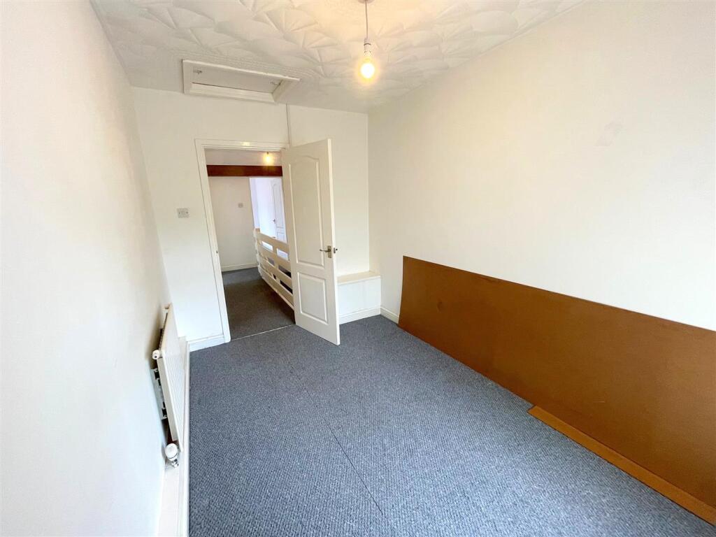 Bedroom 3b.jpg
