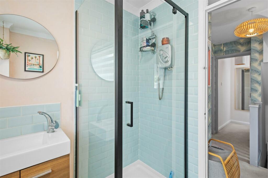 bathroom 2.jpg