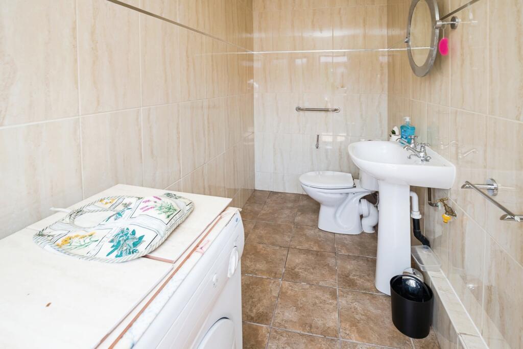 Utility Room/Wc