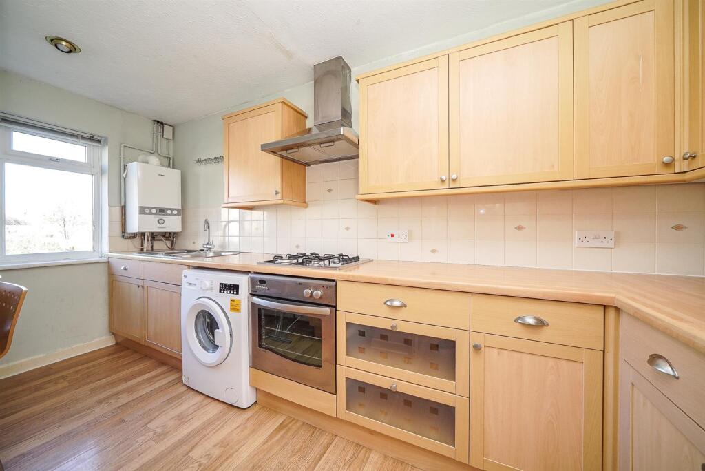 Kitchen 2.jpg