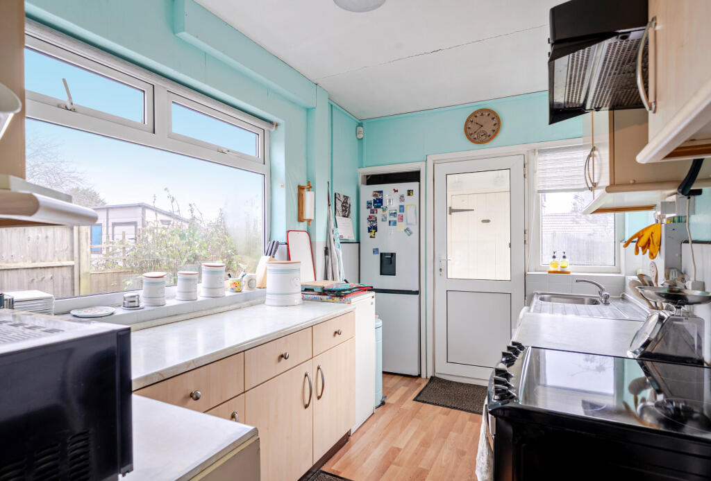 1393330-15-695cdb...