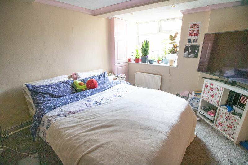 Bedroom 5 (basement)