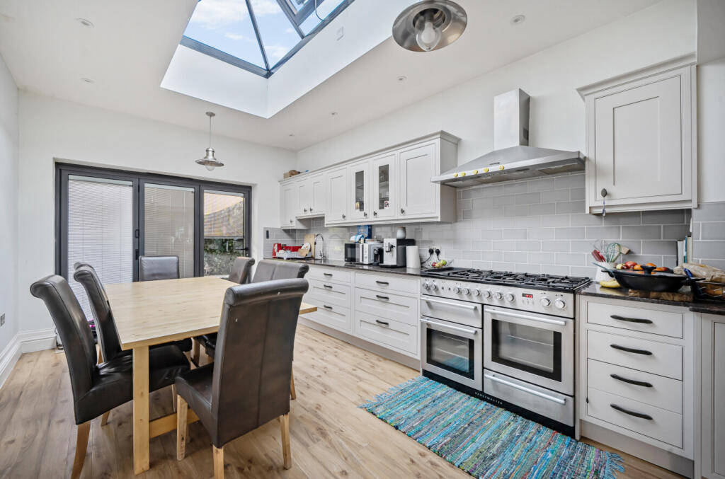 1374670-27-690e23...