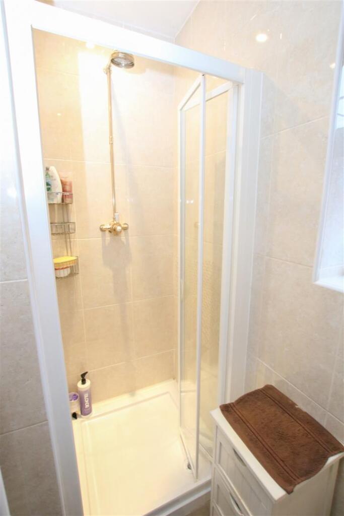 EN SUITE SHOWER ROOM