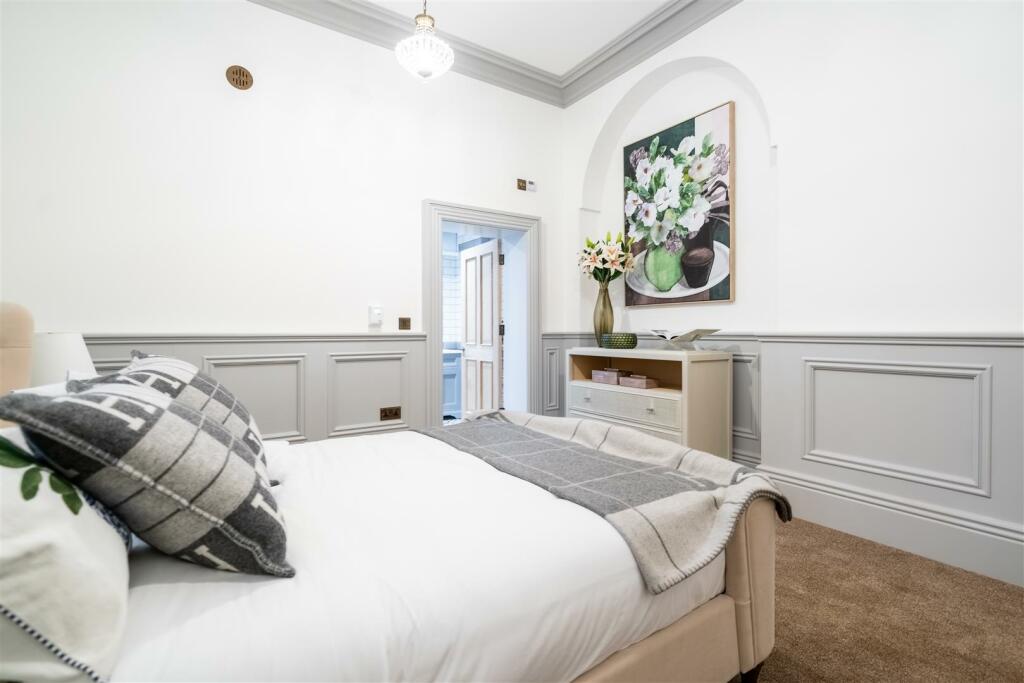 Bedroom 1-2.jpg