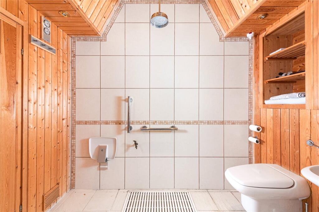 Pool House Shower Rm