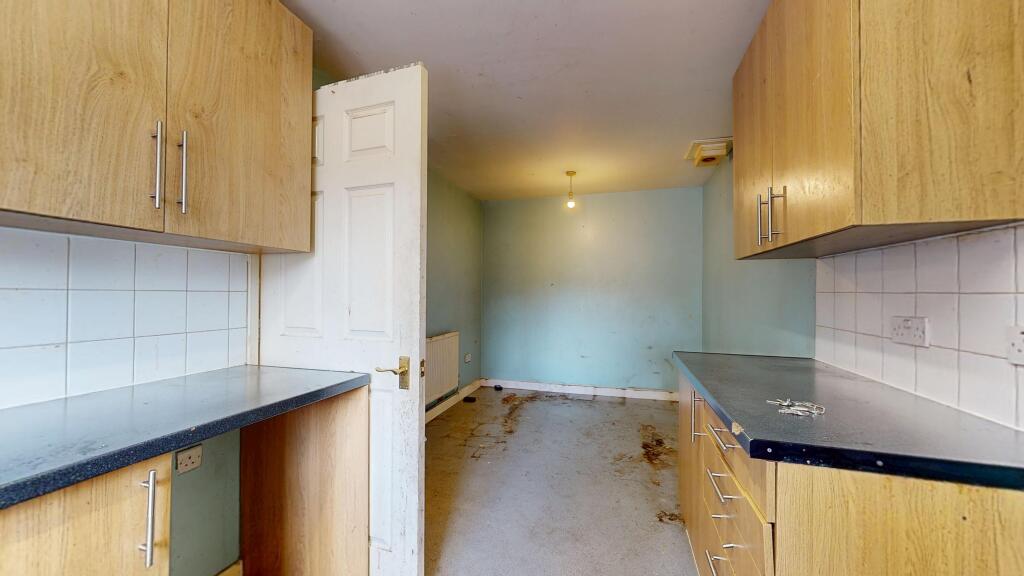 41 Arnett Square, Chingford, London E4 8YY