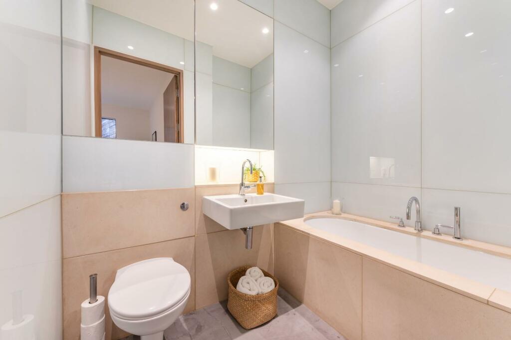 BATHROOM_1.jpg