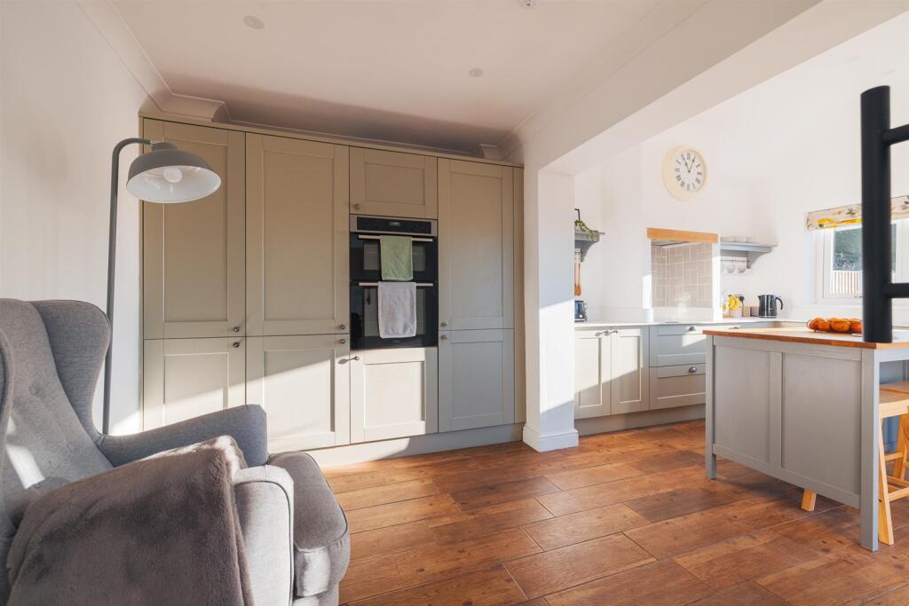 6 Greenfields Close-30.jpg