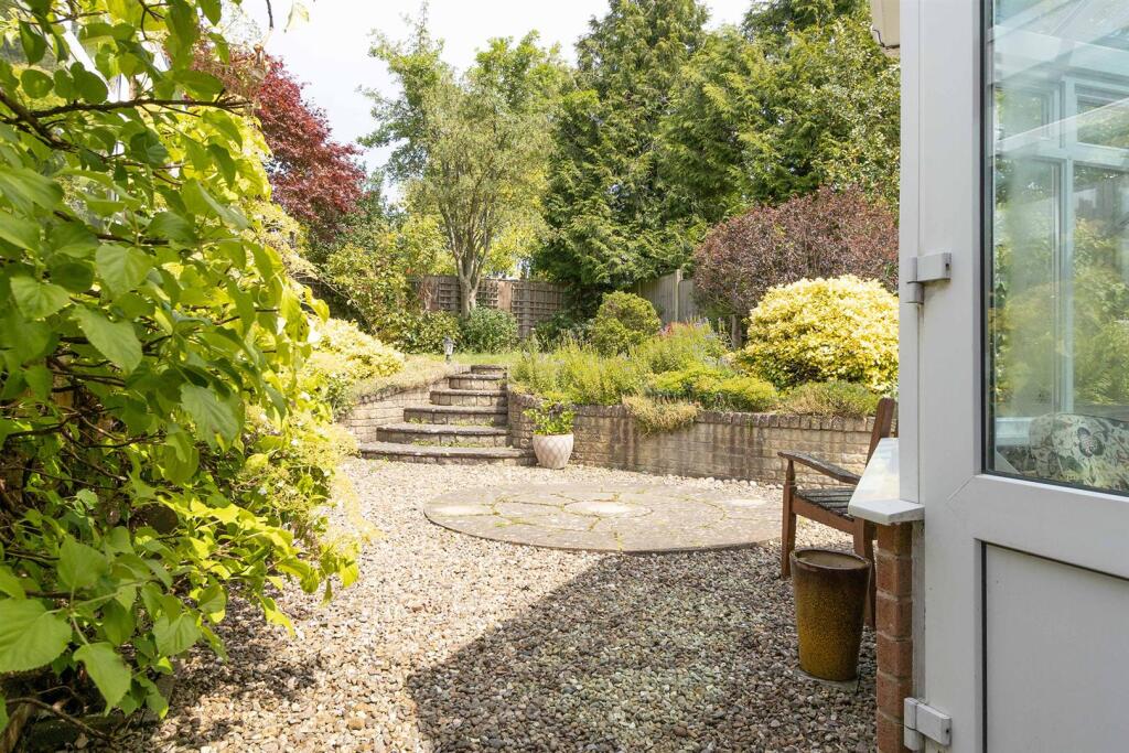 Oatlands, Church Drive