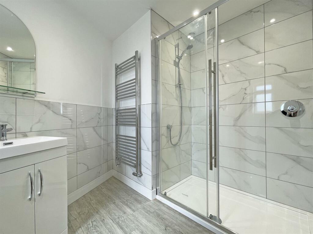 Higher Efford Road 54 - En Suite 2.jpg