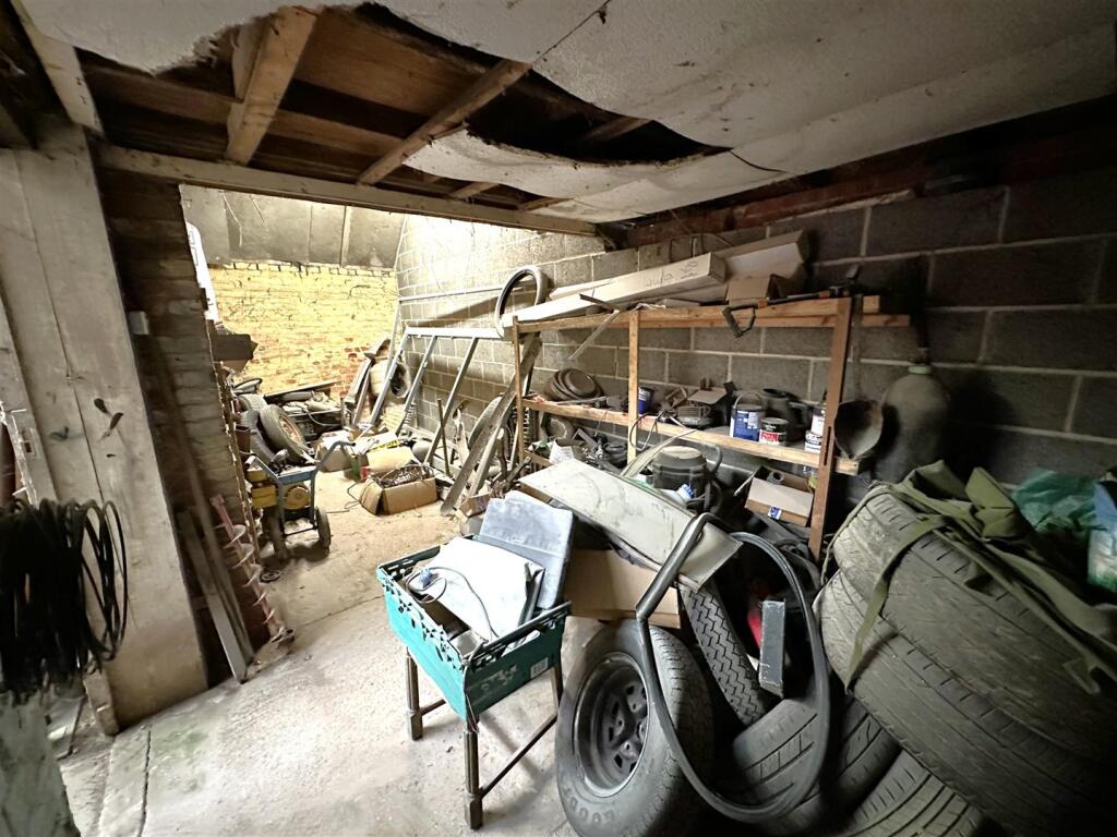 Rear Store Room 050