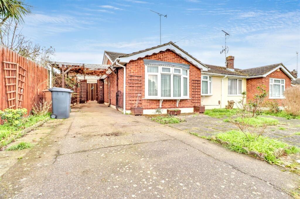 1 RETTENDON GARDENS-17 - Copy.jpg